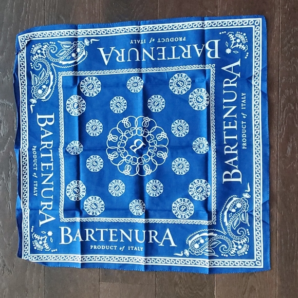 Bartenura Product Of Italy Scarf